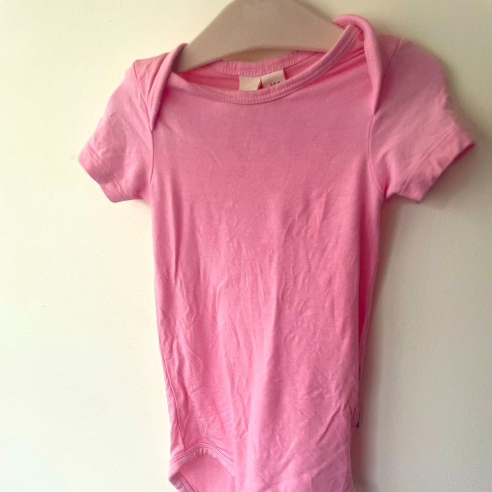 Petal Kyte Short Sleeve Onesie 3-6 months